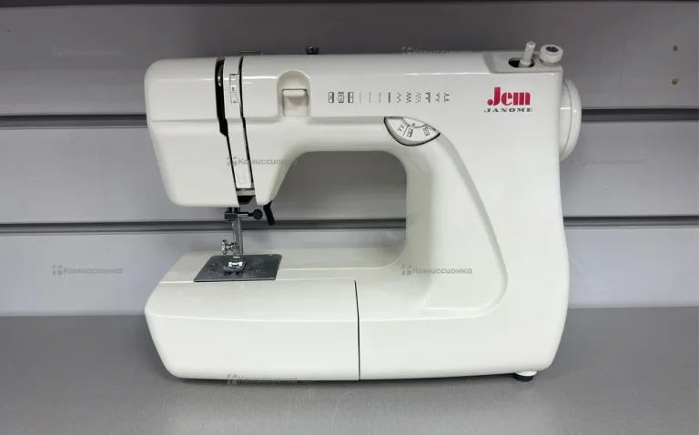 Швейная машина JANOME 700 SPM