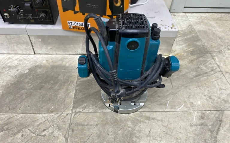 Фрезер makita RP2300FC