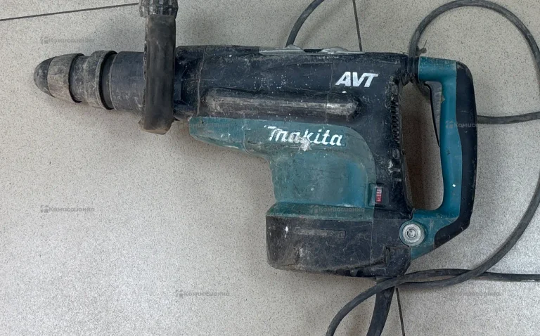 Перфоратор makita HR5211C