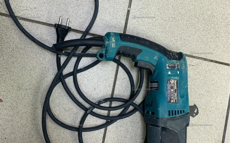 перфоратор Makita hr2470