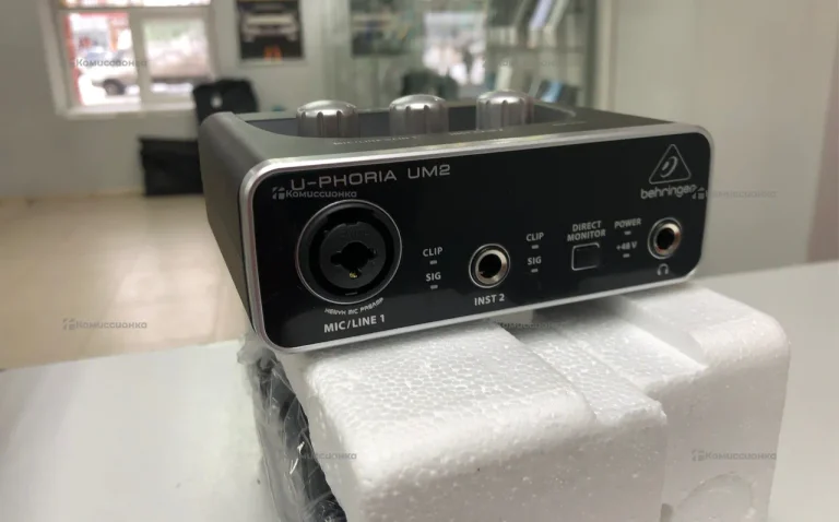 Звуковая карта Behringer u-phoria UM2