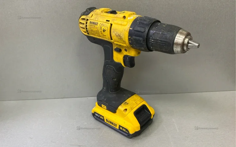Аккумуляторный дрель-шуруповерт DeWalt DCD771