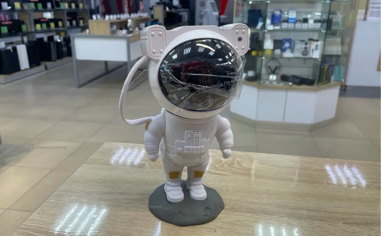 Космонавт звездное небо+млечный путь