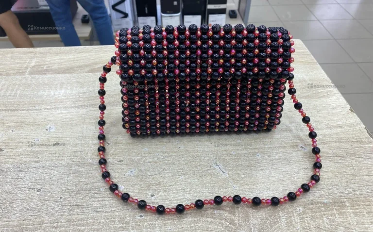 Сумка женская из бусин фиолетовая