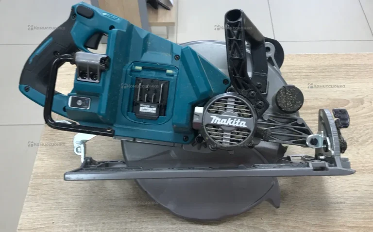 Аккумуляторная дисковая пила Makita RS002G