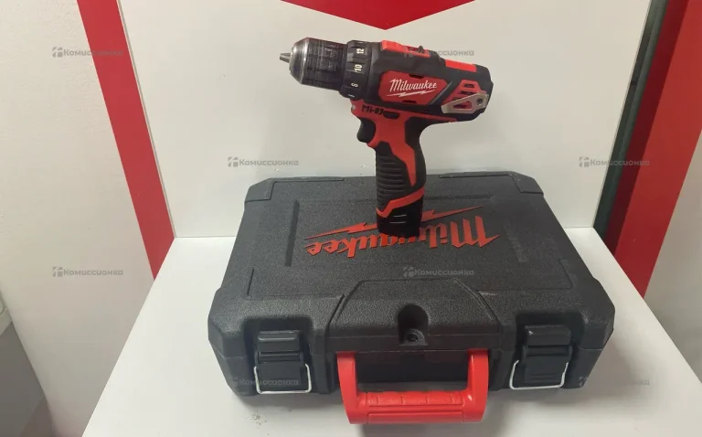 Дрель-шуруповерт Milwaukee M12 BDD-0