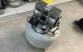 Безмасляный компрессор для стоматологических устан