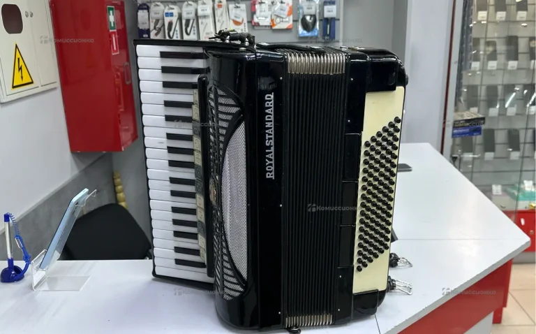 Аккордеон Royal Standard Silvana
