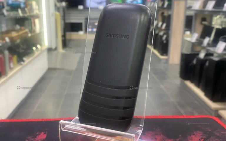 Телефон Samsung GT-E1200R