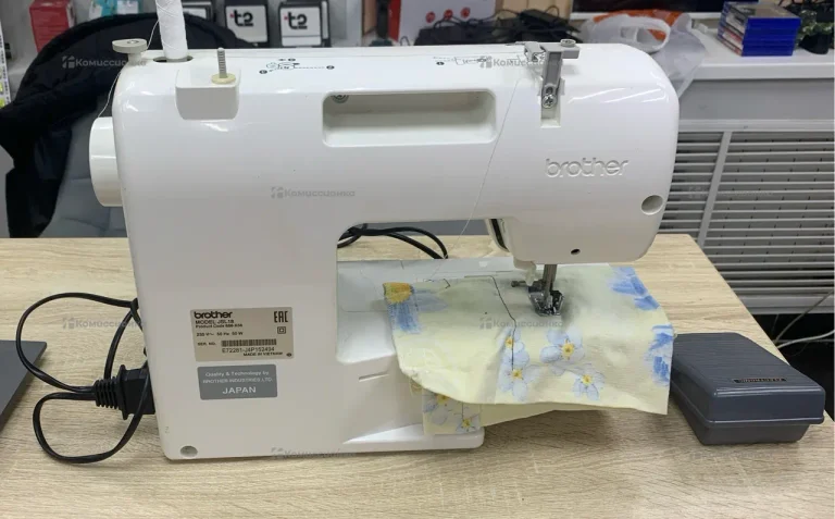 Швейная машина  brother jsl 18