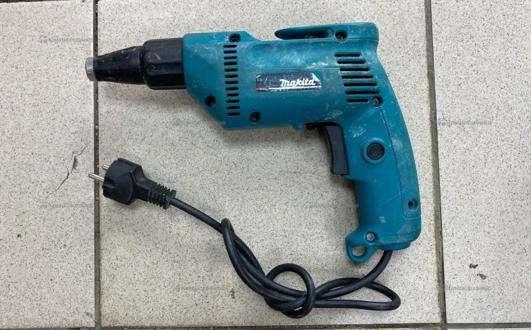 Шуруповерт makita 6821