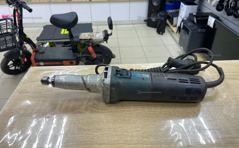 Прямая шлифмашина makita GD0800C