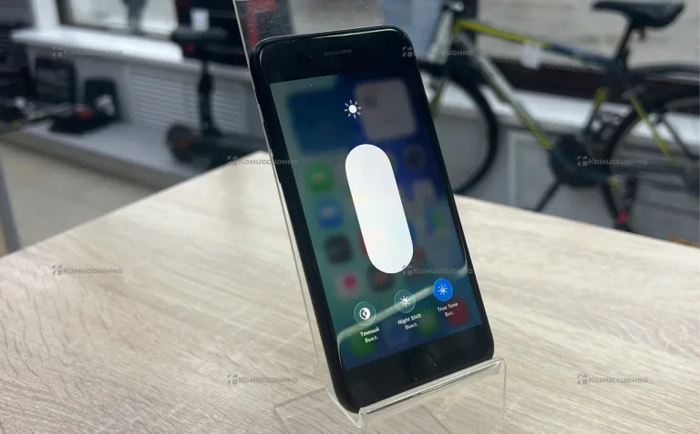 Apple iPhone SE (2020) 3/128 ГБ