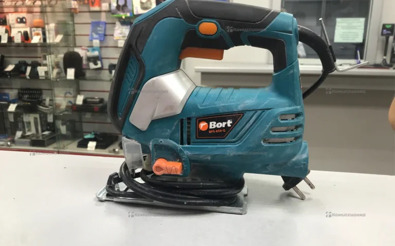 Электролобзик Bort BPS-650