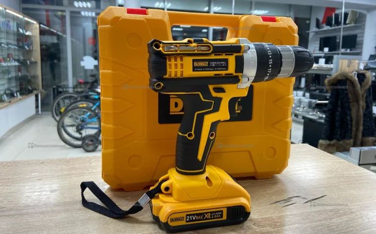 Дрель-шуруповерт Dewalt 21V