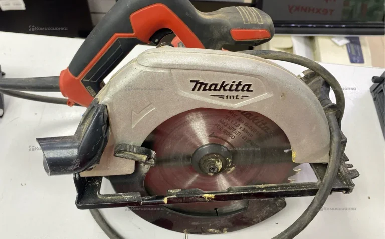 Дисковая пила makita M5802