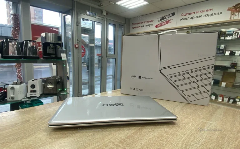 Ноутбук  Default String