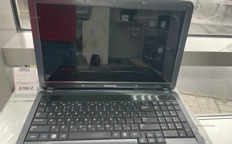 Ноутбук  Samsung r525