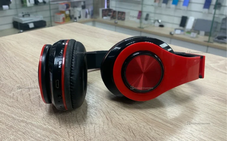 Наушники  Красные