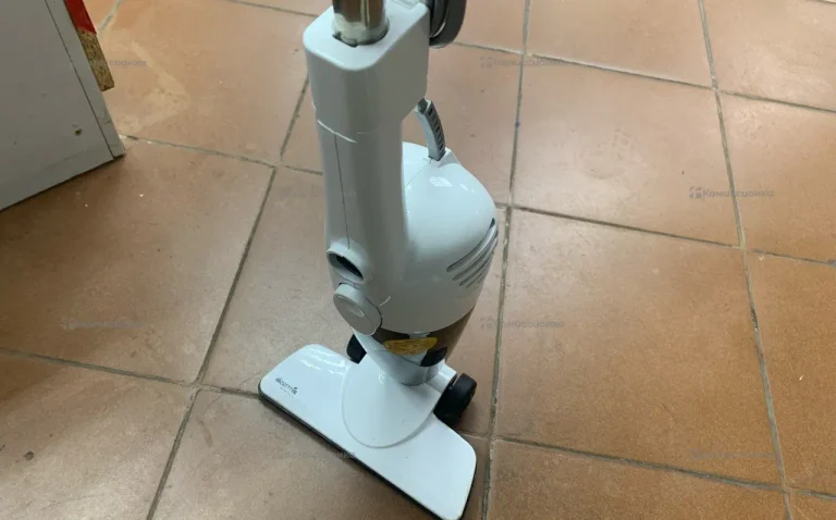 Пылесос Dexp M-800v