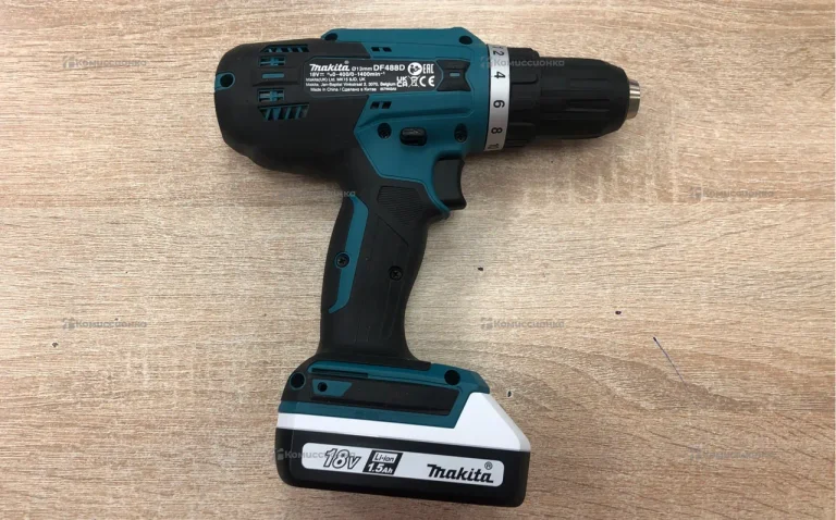Аккумуляторная дрель-шуруповерт Makita DF488DWE
