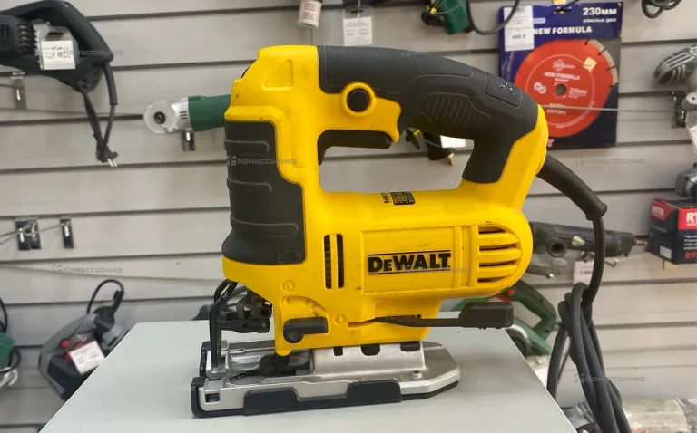 Электролобзик DeWALT DWE349