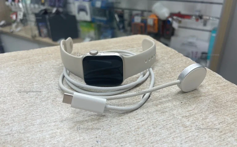Часы Apple Watch SE 2 поколения