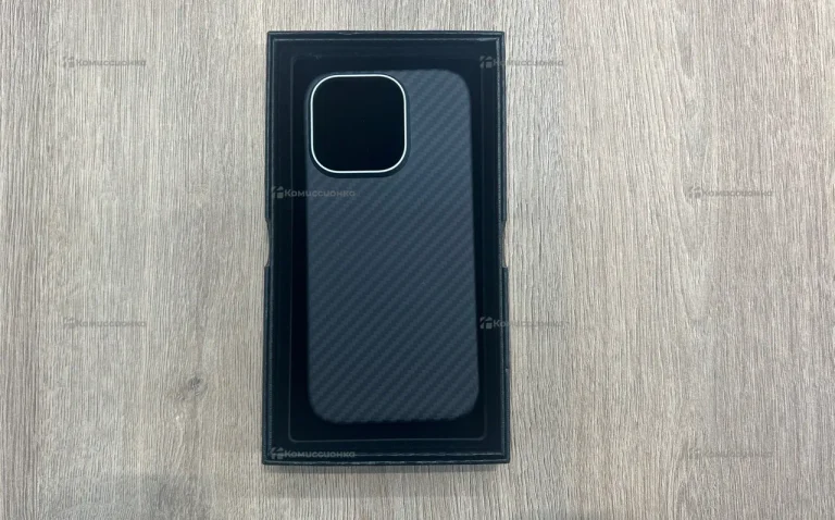 Чехол FC Карбон для Iphone 16 Pro - Лесенка