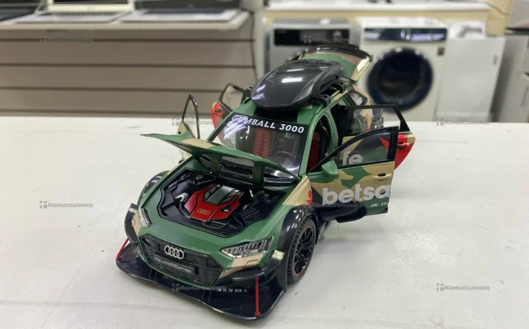 Машинка металлическая Audi RS6 Avant DTM 1:24
