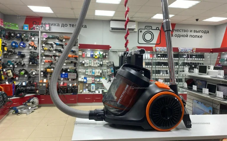 Пылесос Starwind scv2285