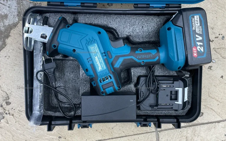 Сабельная пила Makita синий кейс