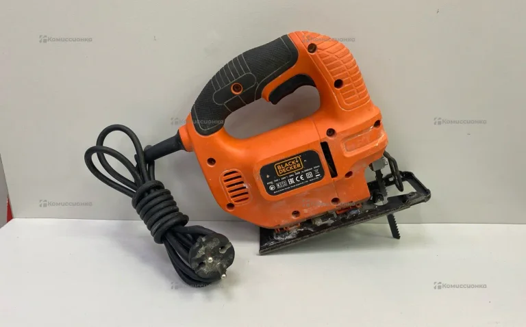 Электрический лобзик Black Decker KS501