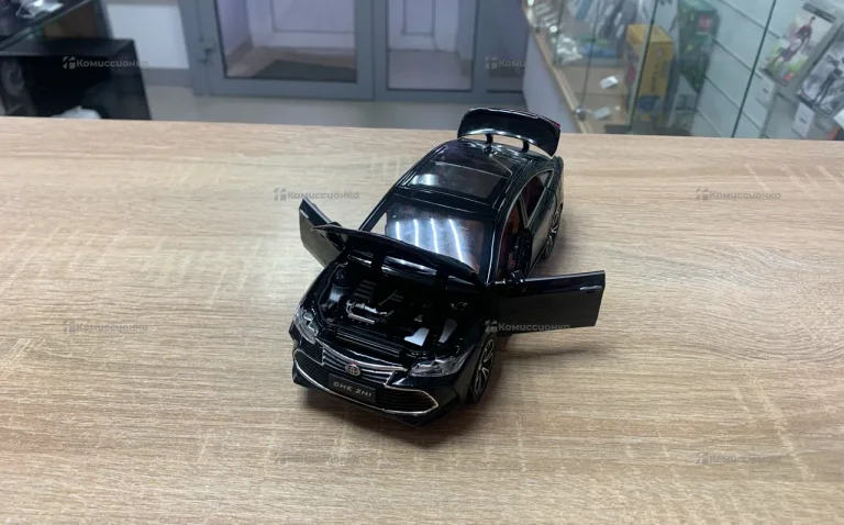Машинка Toyota Camry
