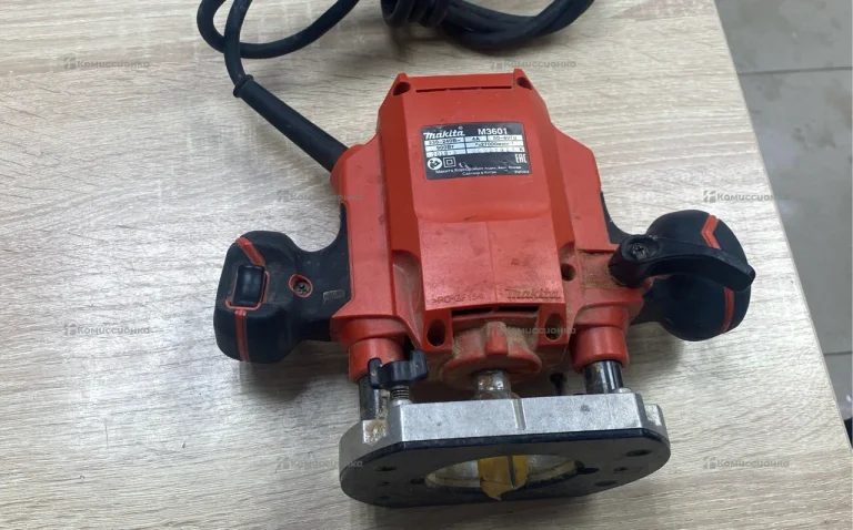 Фрезер makita MT M3601