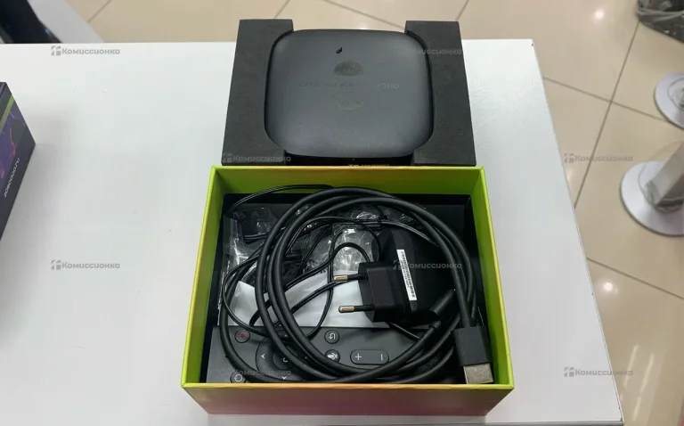Смарт приставка для ТВ UHD300Y2G