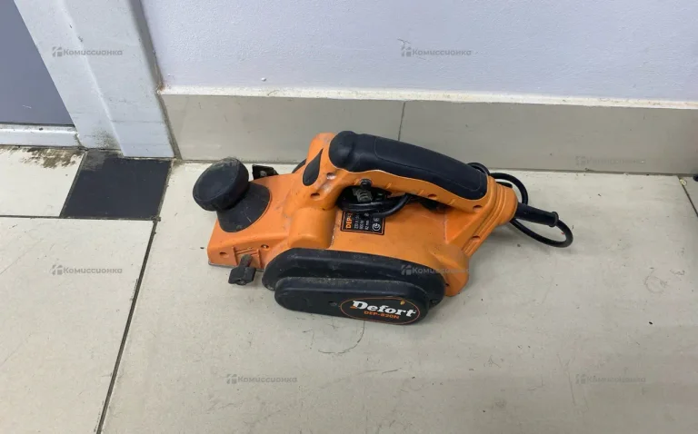 Электрорубанок DeFort DEP-820N