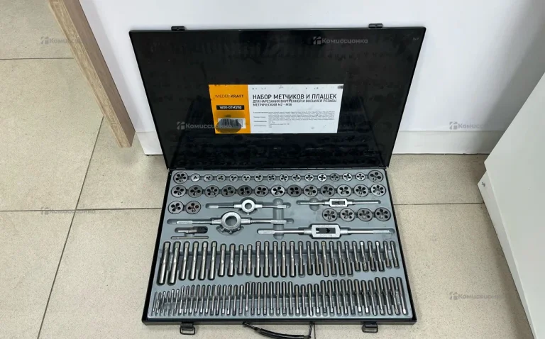 Набор метчиков и плашек для нарезания внутренней и
