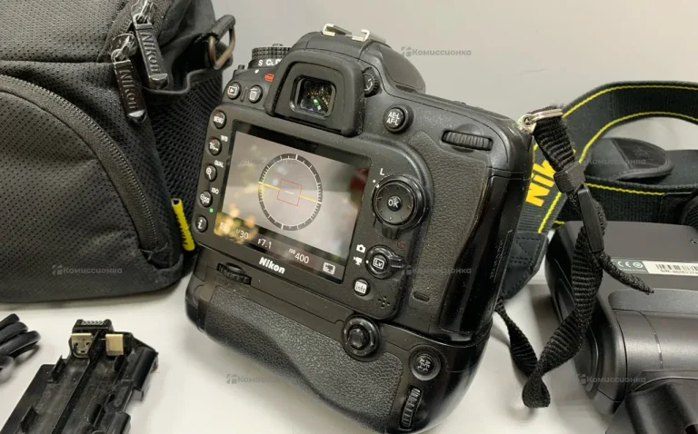 Фотоаппарат Nikon D7100 + Вспышка