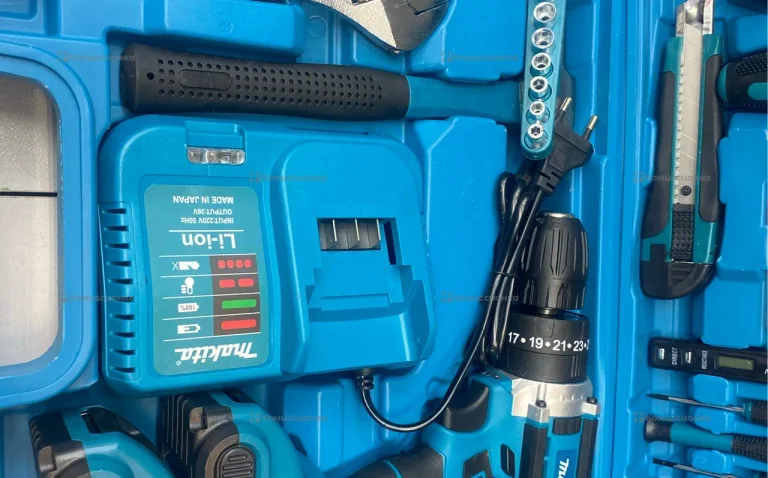 набор инструментов Makita.