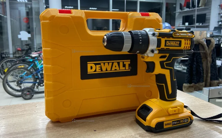 Дрель-шуруповерт Dewalt 21V