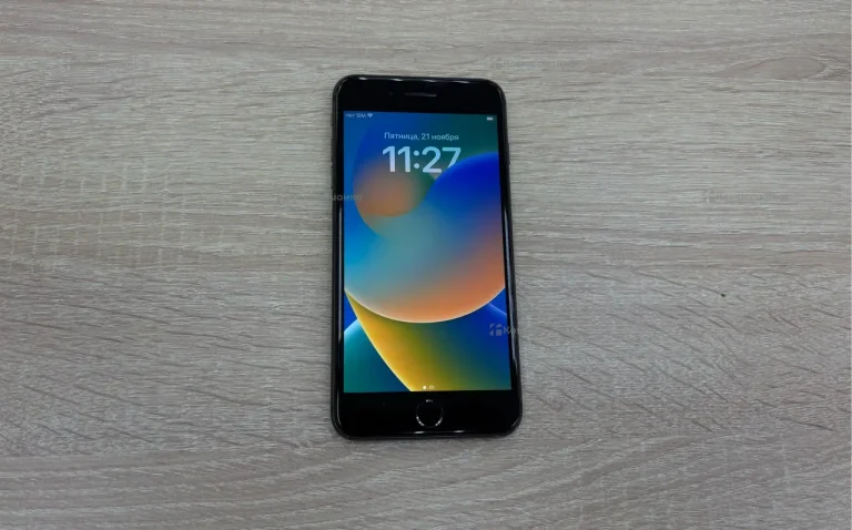 Apple iPhone 8 Plus 3/64 ГБ