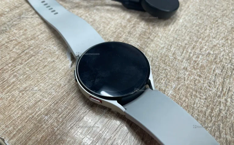 Часы  Samsung Watch 4