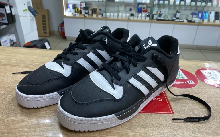 Кроссовки adidas 43