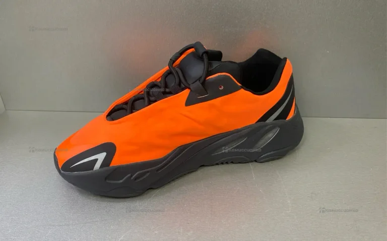 Кроссовки Adidas Yeezy 700 43p