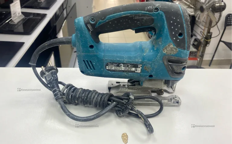 Лобзик Makita 4350ct