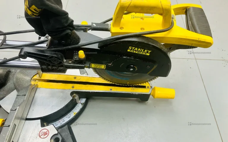 Торцовочная пила Stanley FME 721