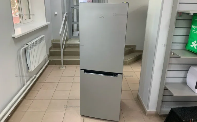 холодильник indesit DS4160 S