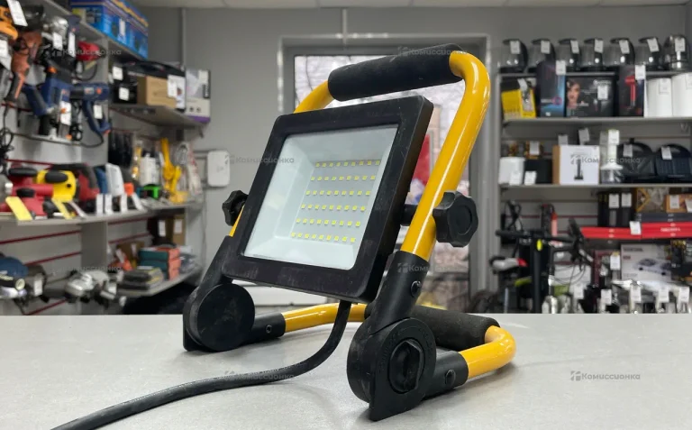Светодиодный переносной прожектор FERON LL-515 70W