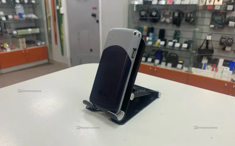 Телефон LG KP105