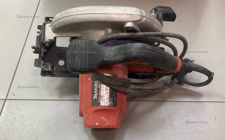 Дисковая пила makita M5802